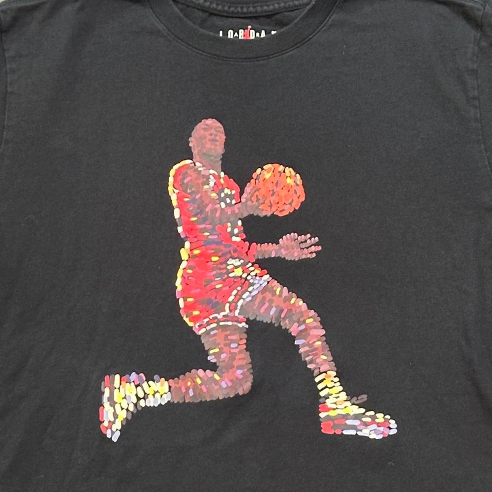 Jordan black t-shirt with graphic of air Jordan in a dunking pose, size M - Picture 2 of 7